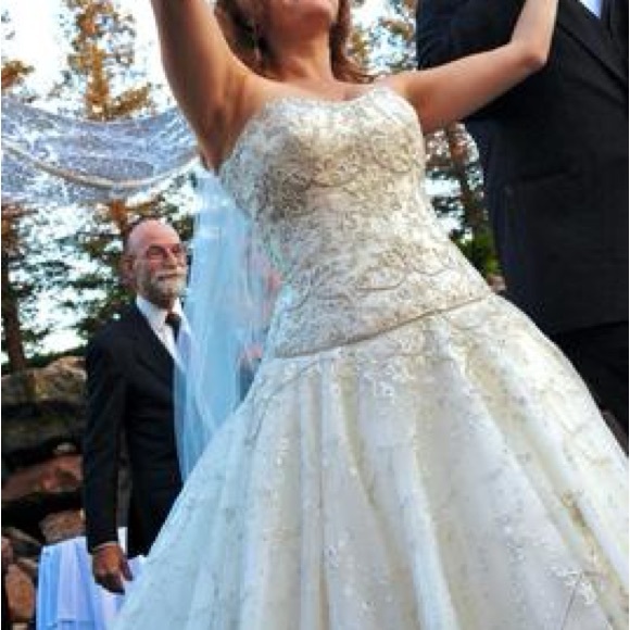 Kenneth Poole wedding dress.   Size 8 appropriate.  Lace up back.  Elegant. - Picture 5 of 11